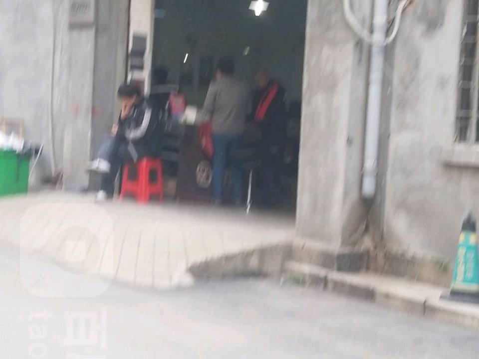 顺丰速运(武汉江汉中英实业店)