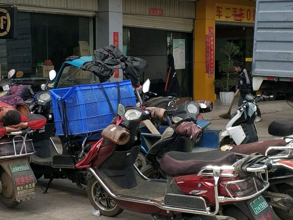 顺丰速运(昆明盘龙虹桥社区营业点)