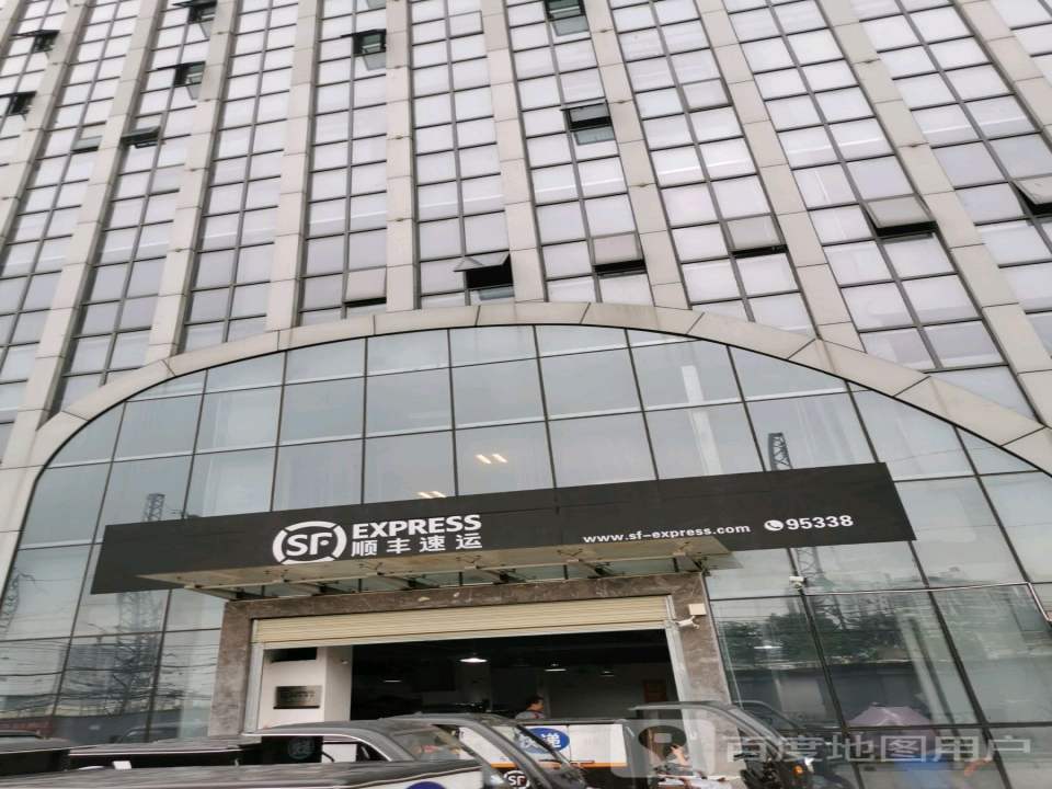 顺丰速运(维也纳国际酒店株洲服装市场中心广场火车站店)