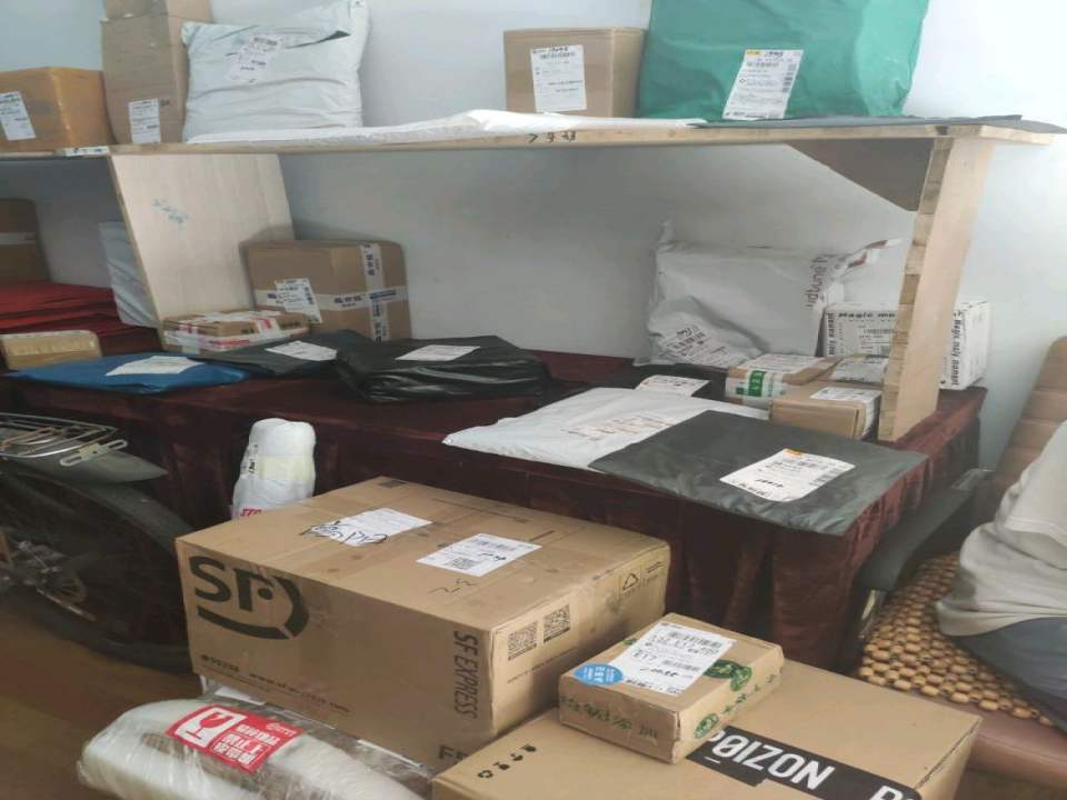 鸿盛雅居小区快件驿站