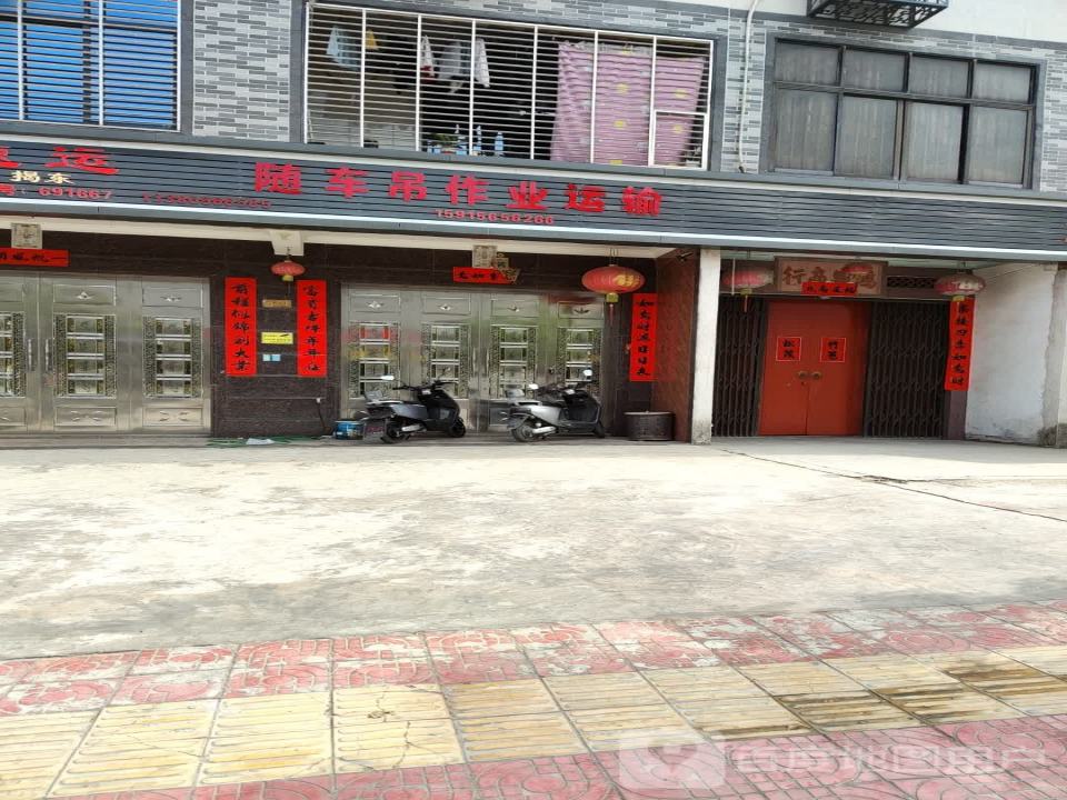 随车吊作业运输