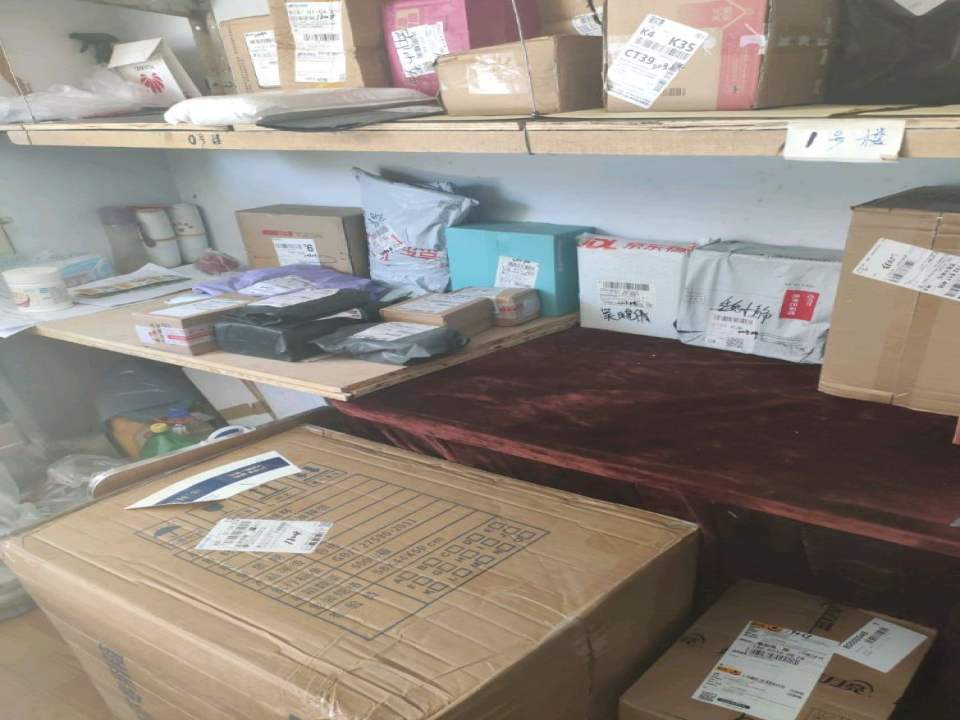 鸿盛雅居小区快件驿站