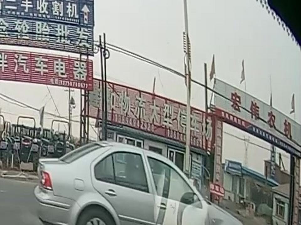 鑫和物流大型停车场