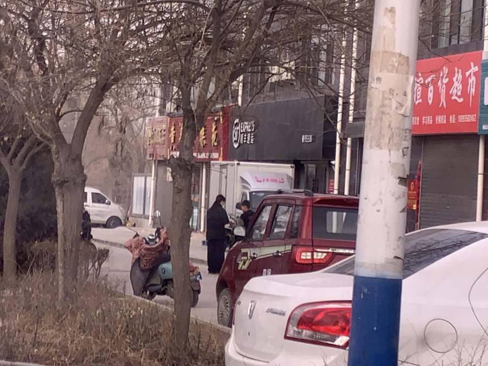 顺丰速运(牧校西区速运营业点)
