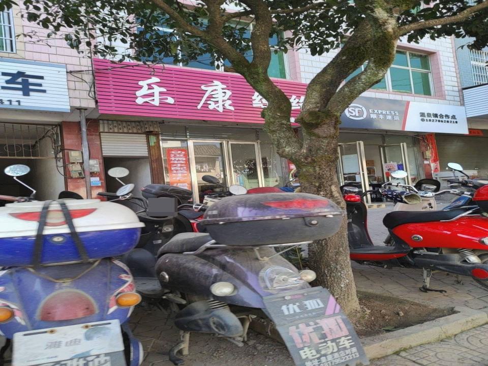 顺丰速运温泉镇合作点(温泉西路店)