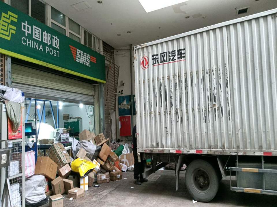 邮政快递(蓝谷地里外商业广场)