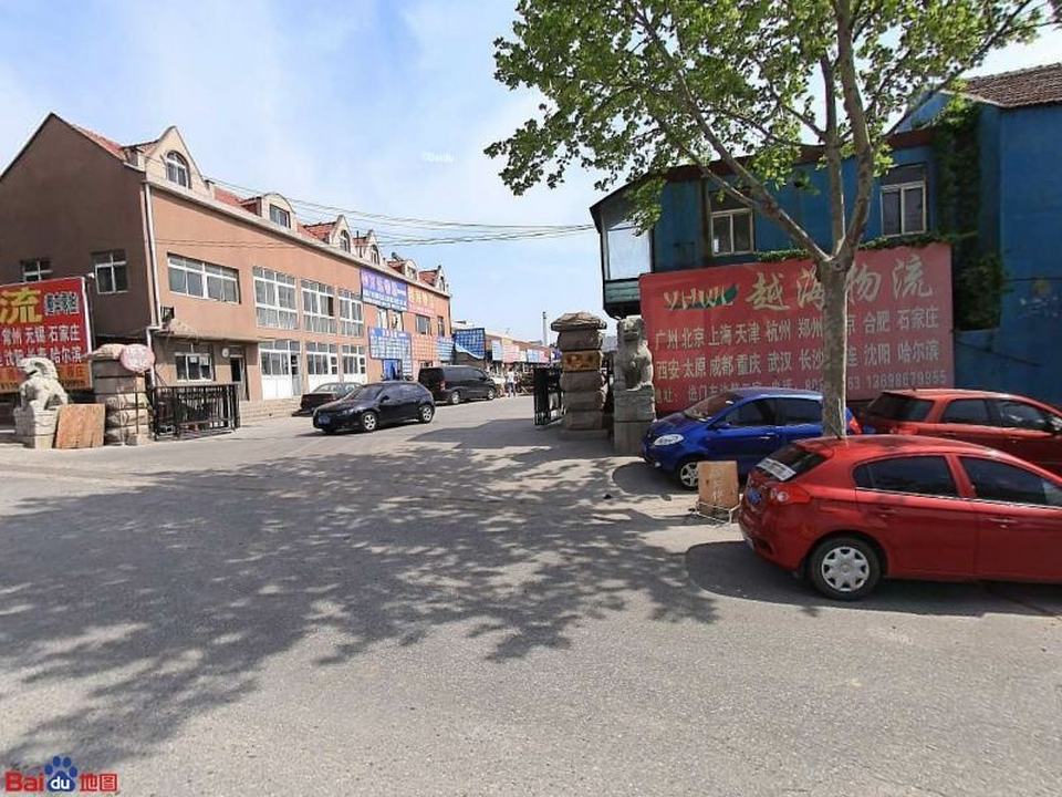 青岛振兴货运配载地上停车场-出入口