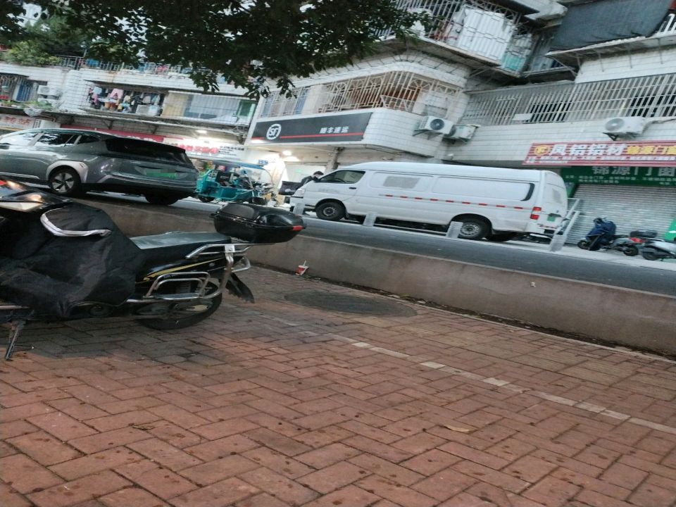 顺丰速运(新港街店)