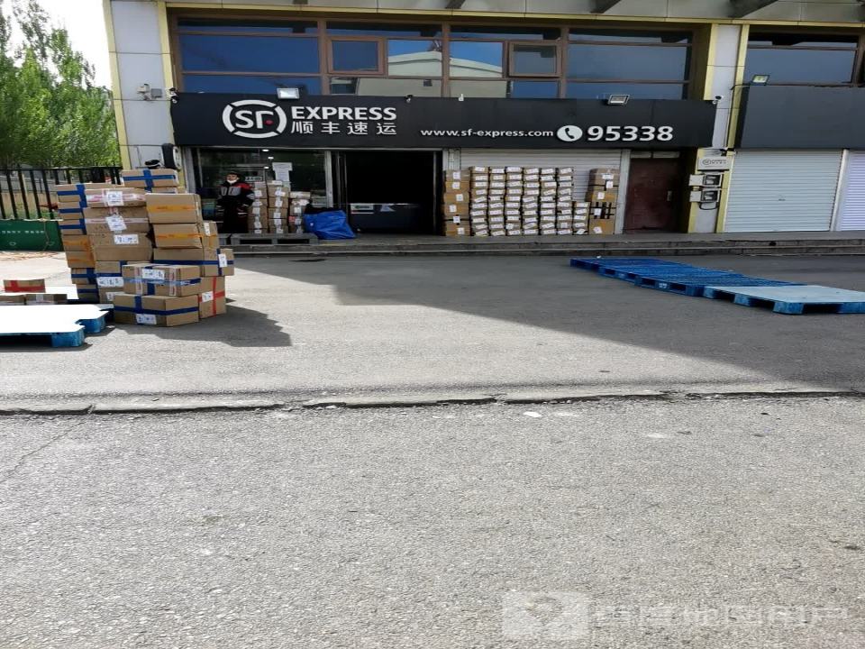 顺丰速运(工业街街道办事处西北)