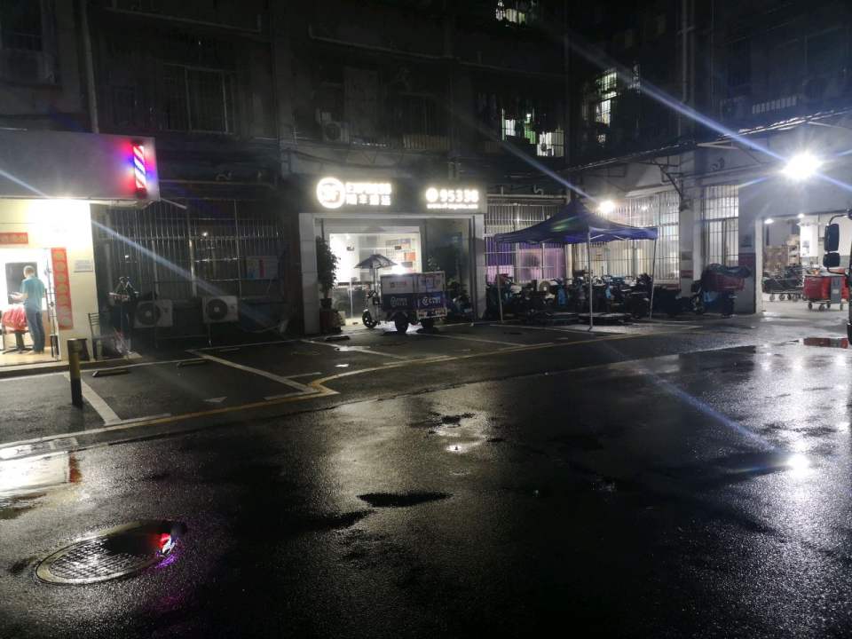 顺丰速运(深圳罗湖鸿翔花园营业点)