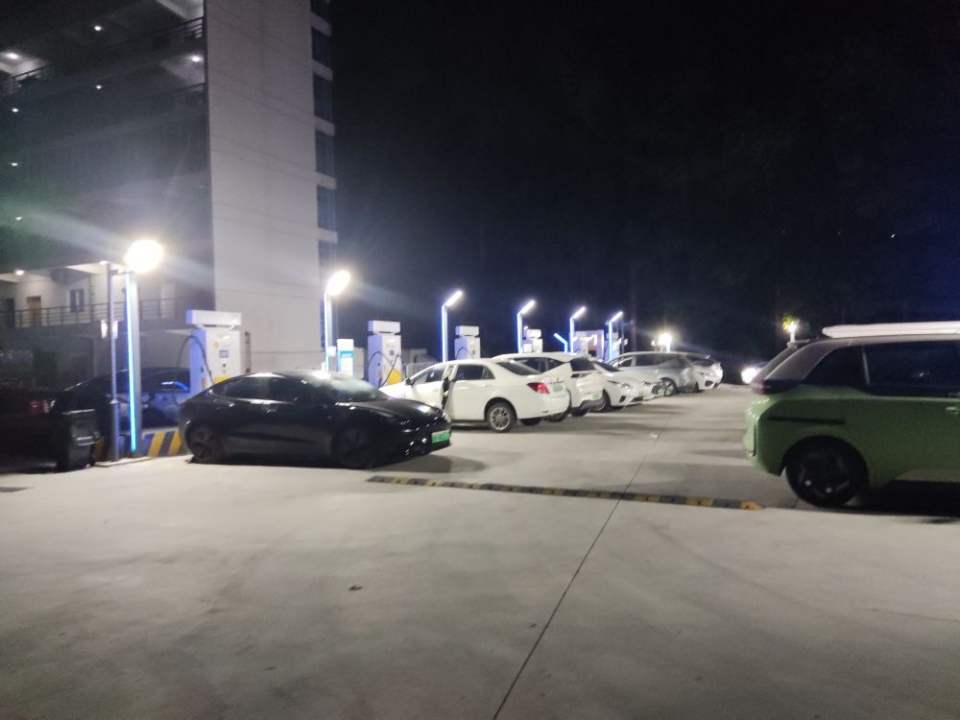 汽车充电站(充电有道深圳市龙岗区顺昌物流园快充站)