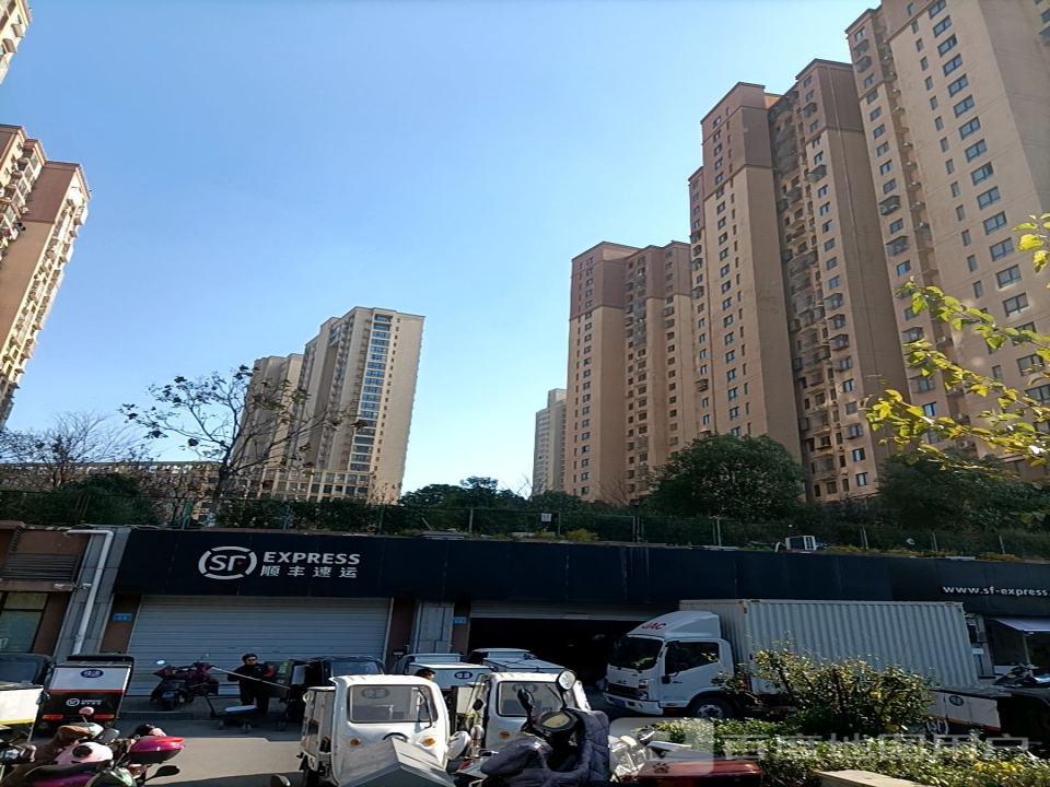 顺丰速运(镇江学府路店)